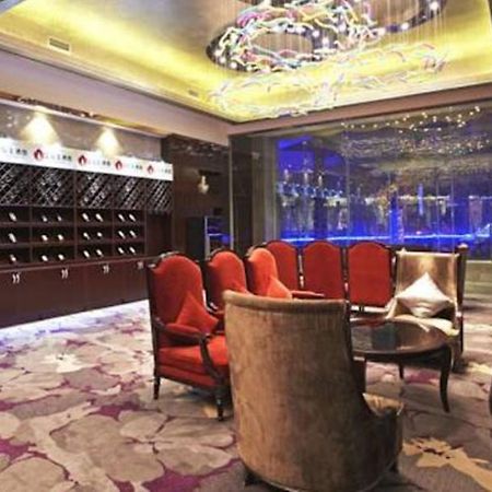 Eurasia Convention International Hotel Ухан Екстериор снимка