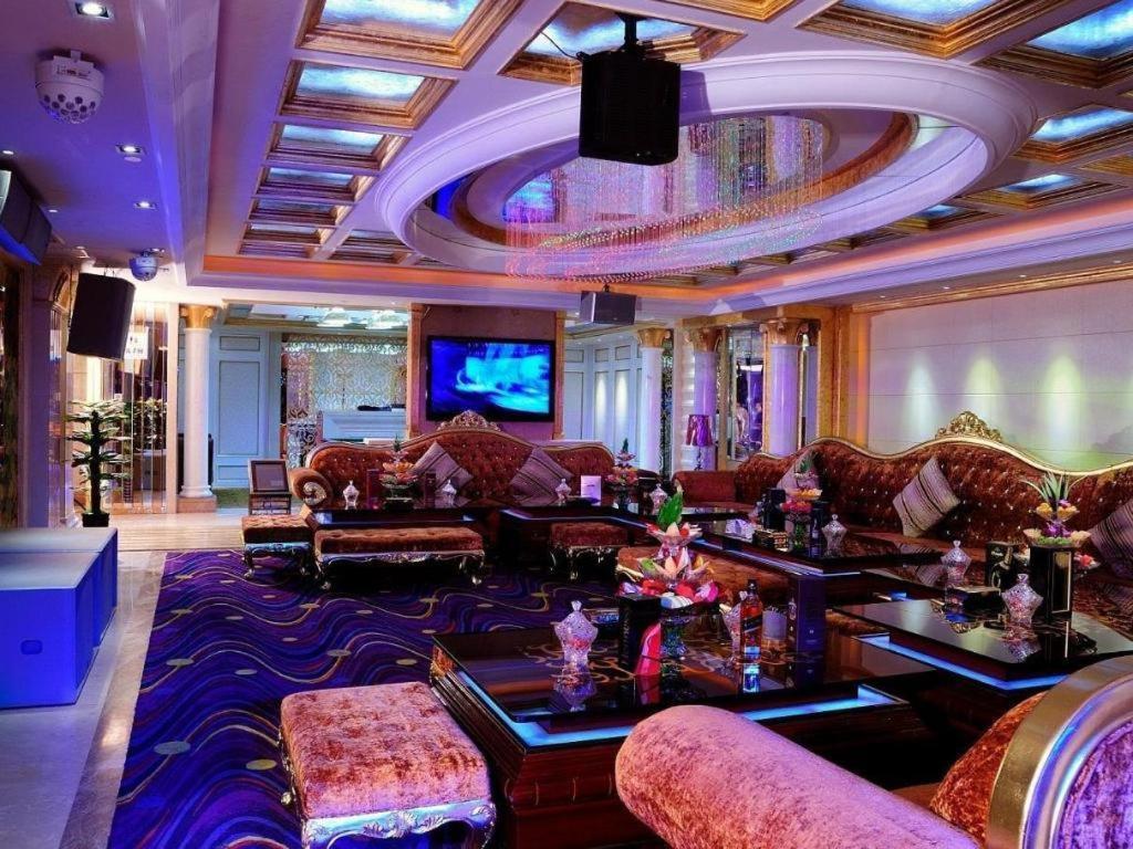 Eurasia Convention International Hotel Ухан Екстериор снимка