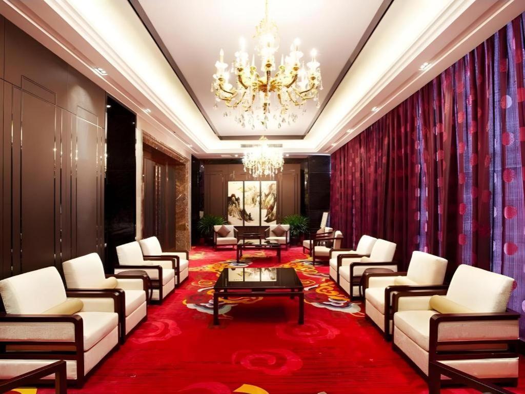 Eurasia Convention International Hotel Ухан Екстериор снимка