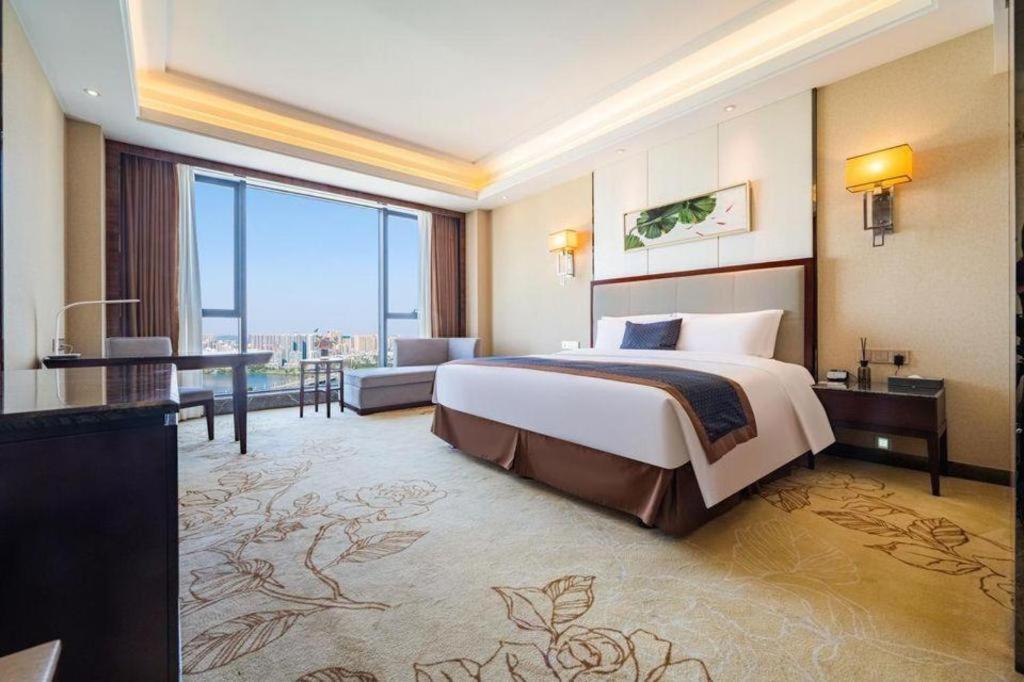Eurasia Convention International Hotel Ухан Екстериор снимка