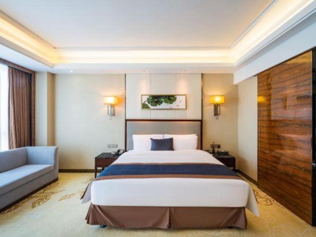 Eurasia Convention International Hotel Ухан Екстериор снимка