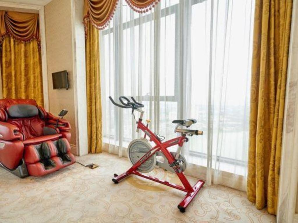 Eurasia Convention International Hotel Ухан Екстериор снимка