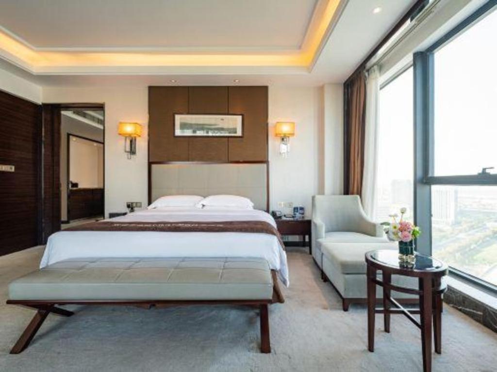 Eurasia Convention International Hotel Ухан Екстериор снимка