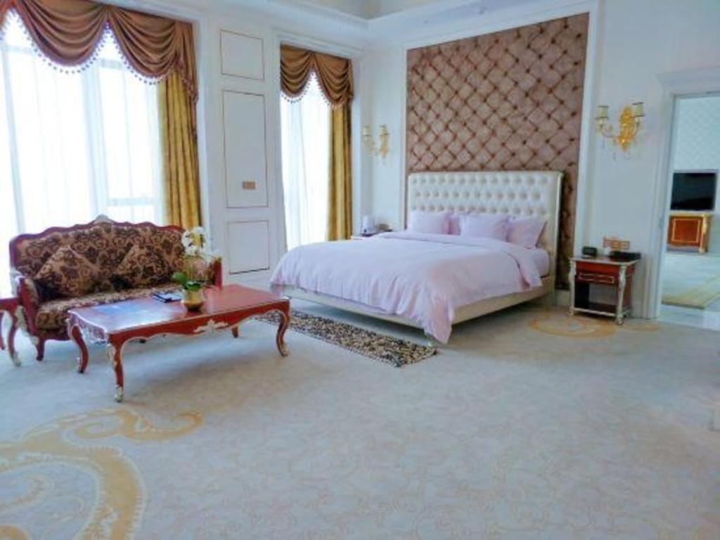 Eurasia Convention International Hotel Ухан Екстериор снимка