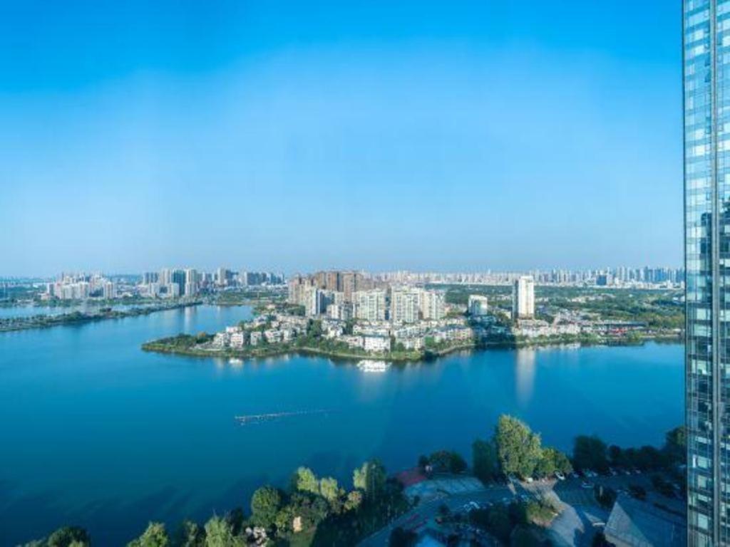 Eurasia Convention International Hotel Ухан Екстериор снимка
