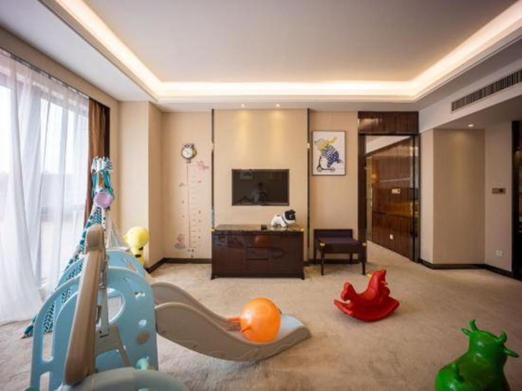 Eurasia Convention International Hotel Ухан Екстериор снимка