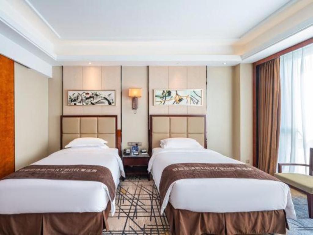 Eurasia Convention International Hotel Ухан Екстериор снимка