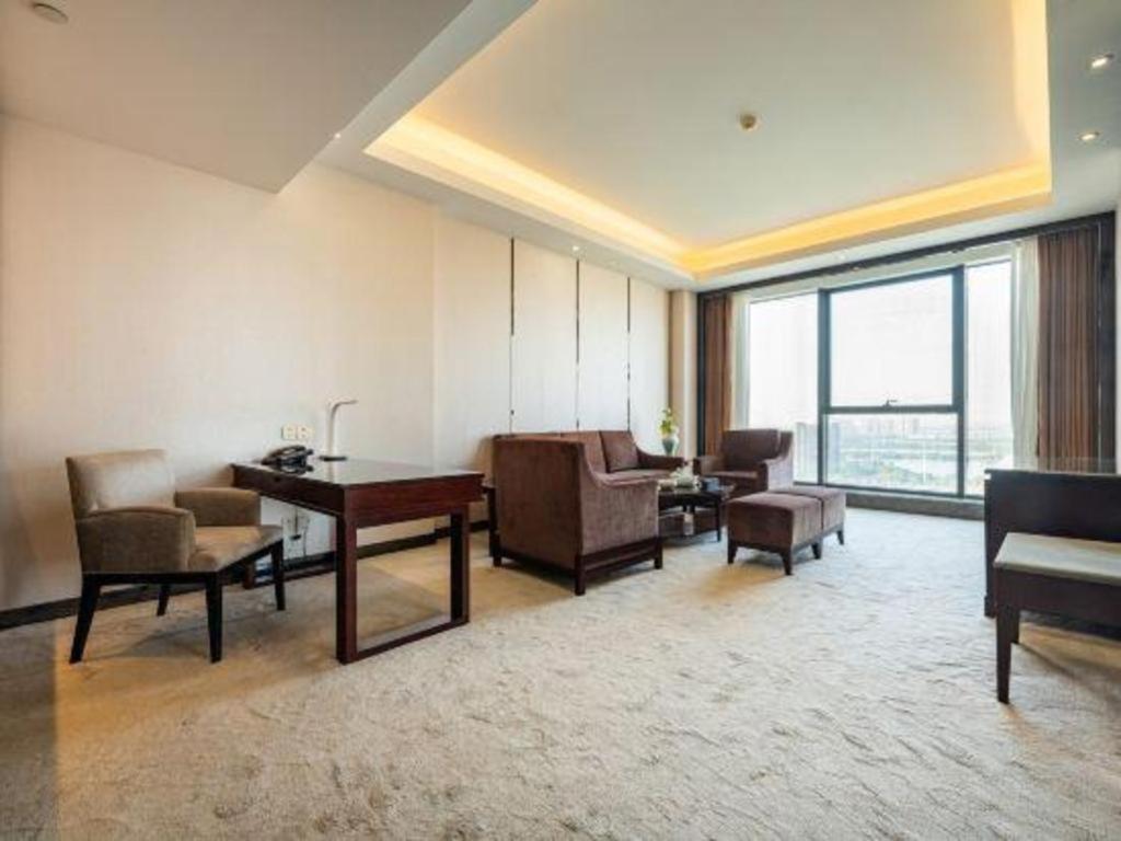 Eurasia Convention International Hotel Ухан Екстериор снимка