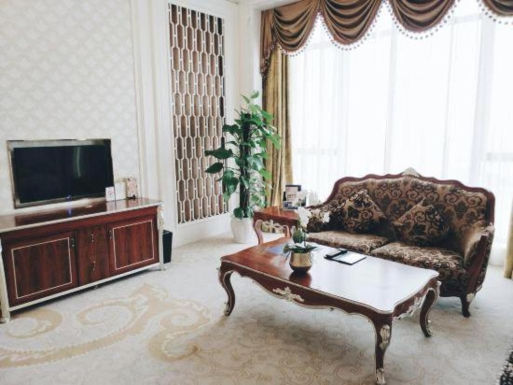 Eurasia Convention International Hotel Ухан Екстериор снимка