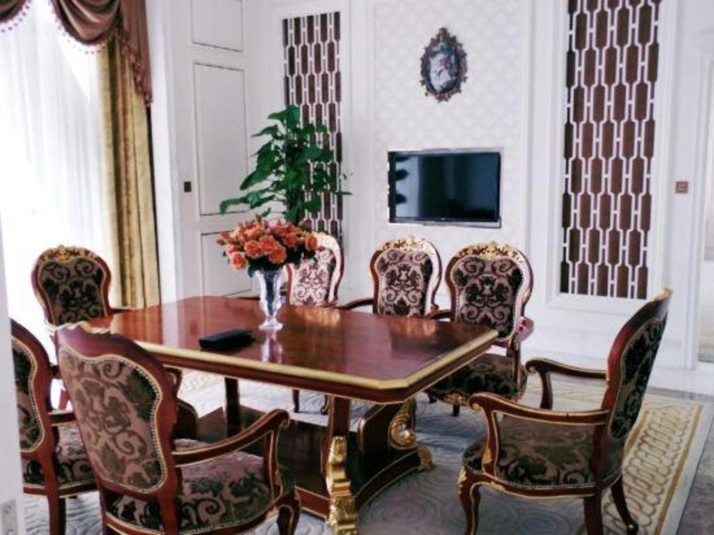 Eurasia Convention International Hotel Ухан Екстериор снимка