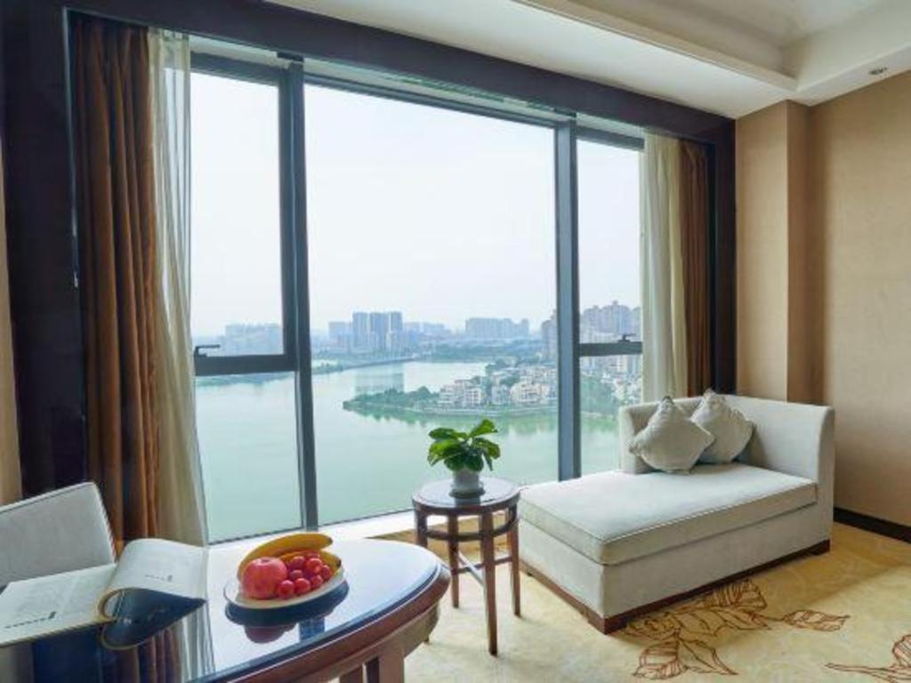 Eurasia Convention International Hotel Ухан Екстериор снимка