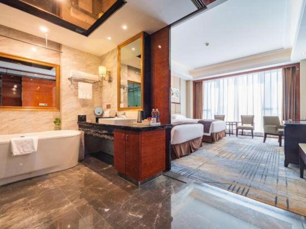 Eurasia Convention International Hotel Ухан Екстериор снимка