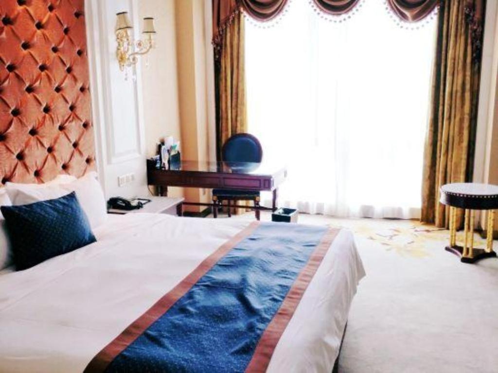 Eurasia Convention International Hotel Ухан Екстериор снимка