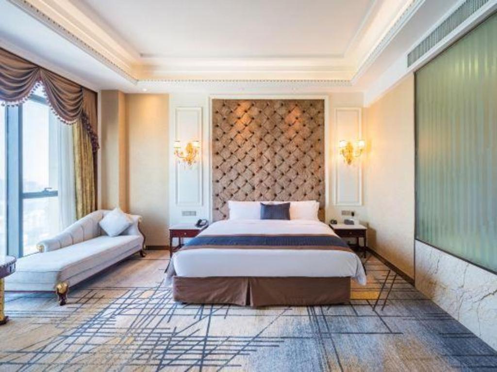Eurasia Convention International Hotel Ухан Екстериор снимка