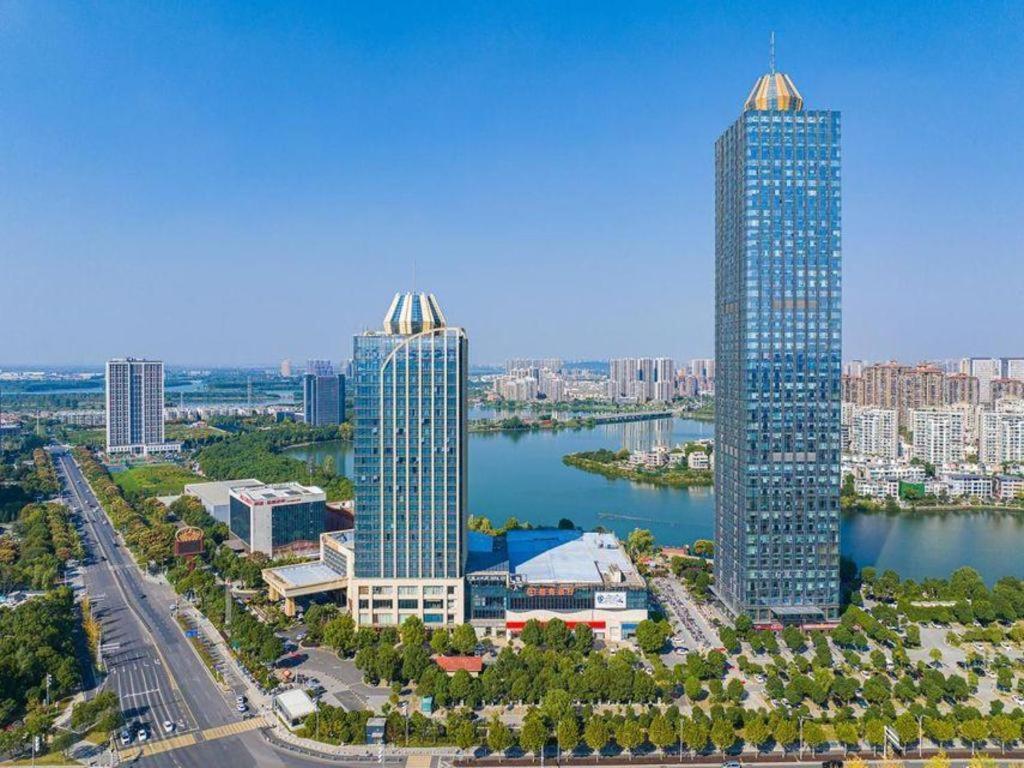 Eurasia Convention International Hotel Ухан Екстериор снимка