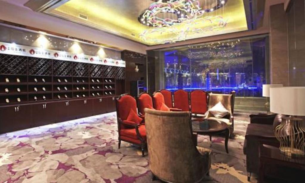 Eurasia Convention International Hotel Ухан Екстериор снимка